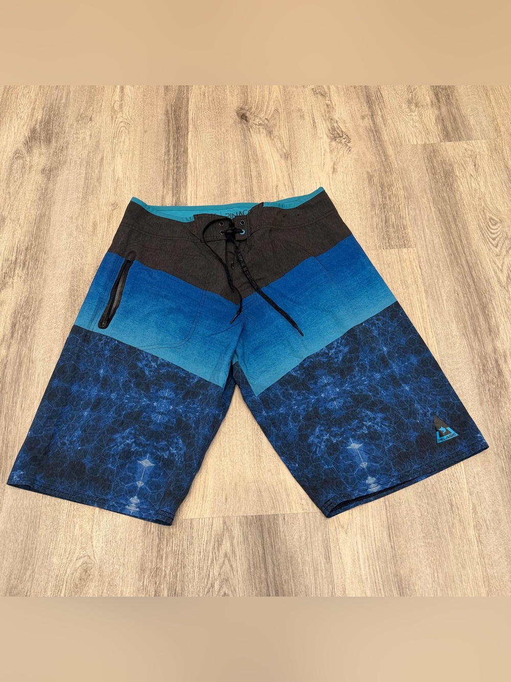 Pelagic Blue Camo Performance Board Shorts Size 34 Fishing Surf Swim
